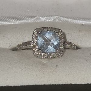 Aquamarine & Diamonds Set In 10kt Gold Ring